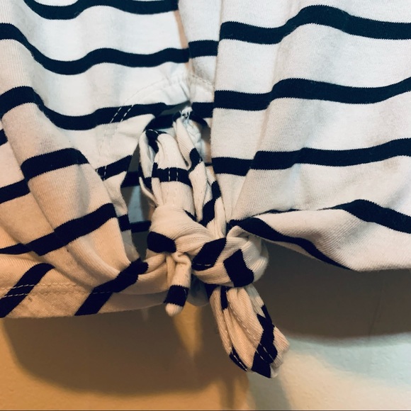 Black & White Striped Cropped-top - Picture 4 of 5